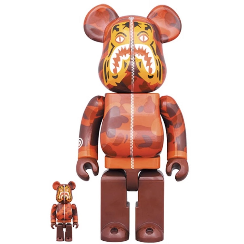 Set de Bearbrick 400% y 100% - Camo Tiger de BAPE (ver. Rojo)